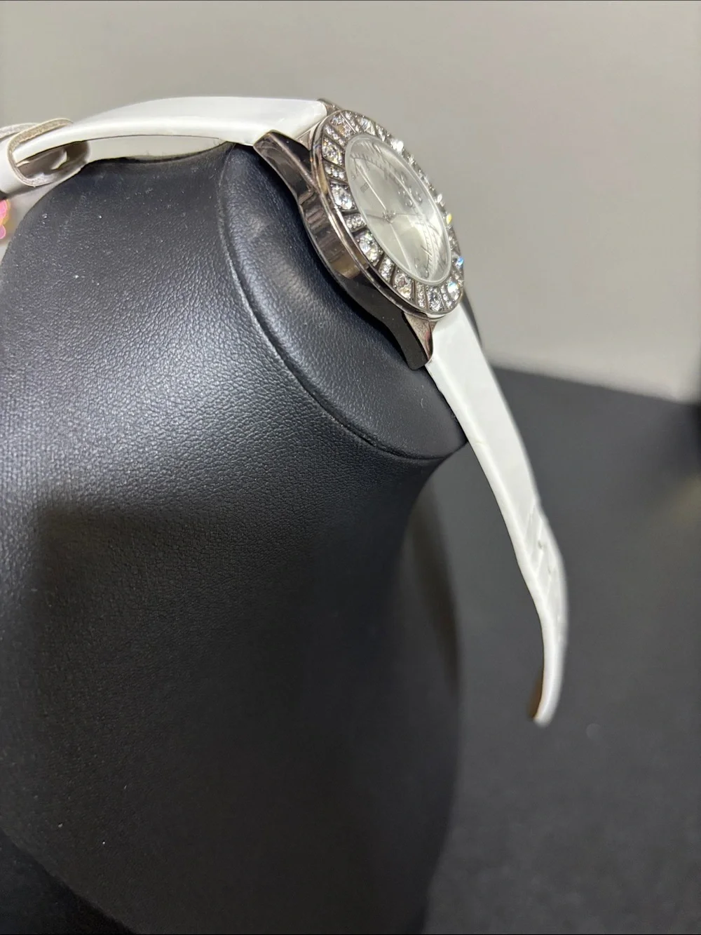 Guess Y2K Crystal-Trim Silver Dial Working Watch White Leather Strap Retro
